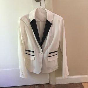 Sleek Guess Blazer